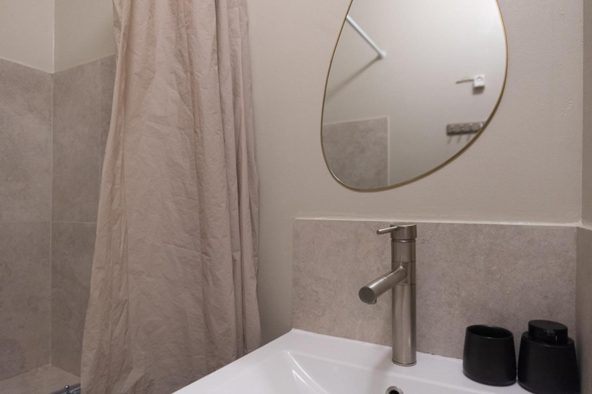 Beautiful Apt Between Pigalle And Montmartre Apartment *